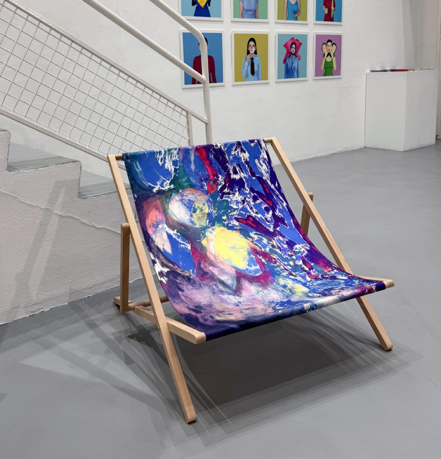 Pan n°11 de Camille Boileau présentée en transat, peinture sur soie et bois