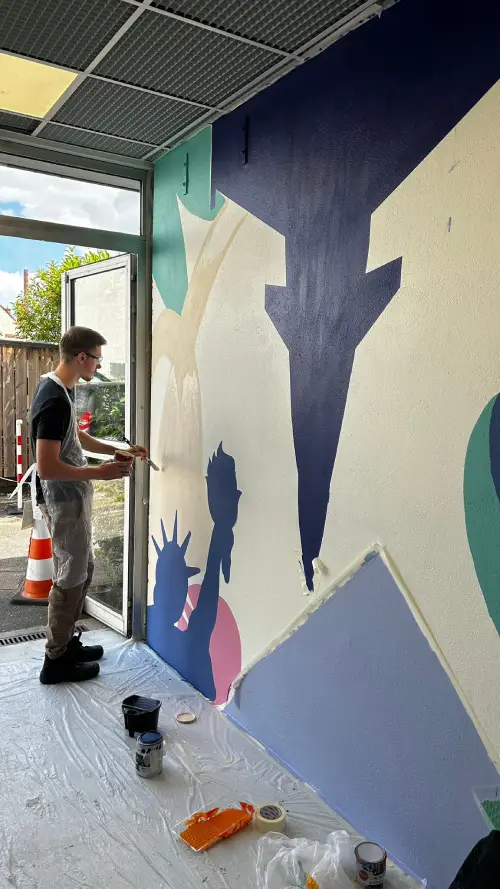 Fresque collaborative en cours de réalisation dans les locaux de Saint-Gobain