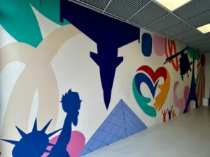 Fresque collaborative terminée chez Saint-Gobain : statue de la Liberté, tour Eiffel, cœur et pyramide