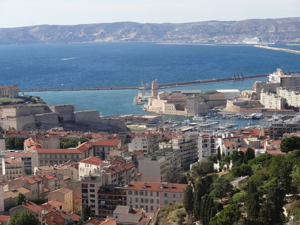 Vue sur le Vieux-Port de Marseille et la rade depuis Notre-Dame de la Garde