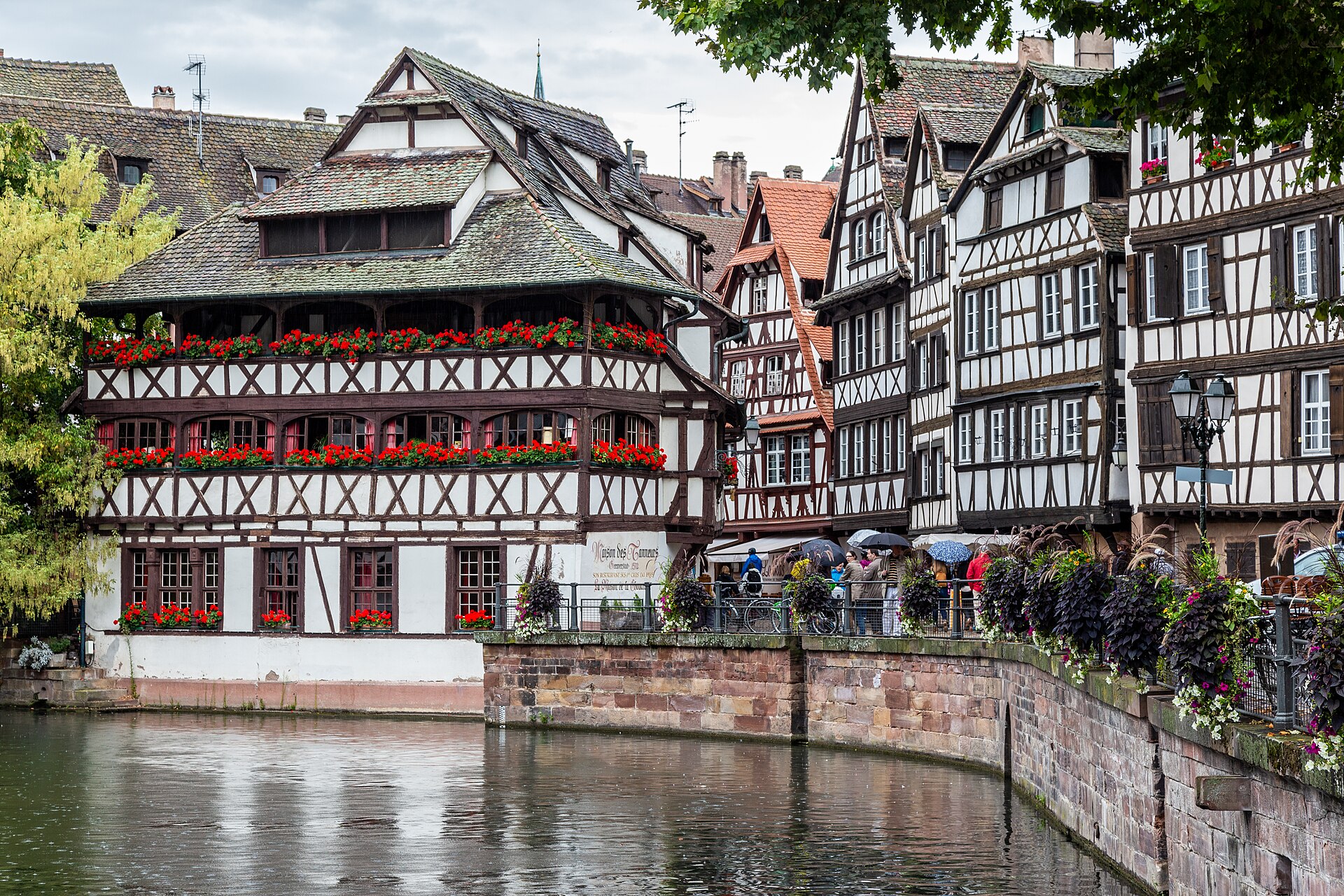 Maisons à colombages au bord de l'Ill dans le quartier de la Petite France, à Strasbourg