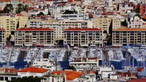 Le Vieux-Port de Marseille vu depuis la basilique Notre-Dame de la Garde